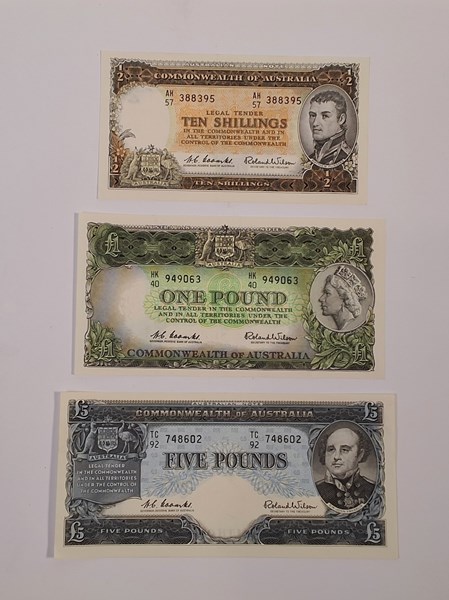 Lot 1084 - BANKNOTES