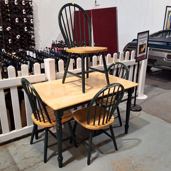 Lot 333 - DINING SUITE