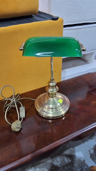 Lot 147 - BANKERS LAMP