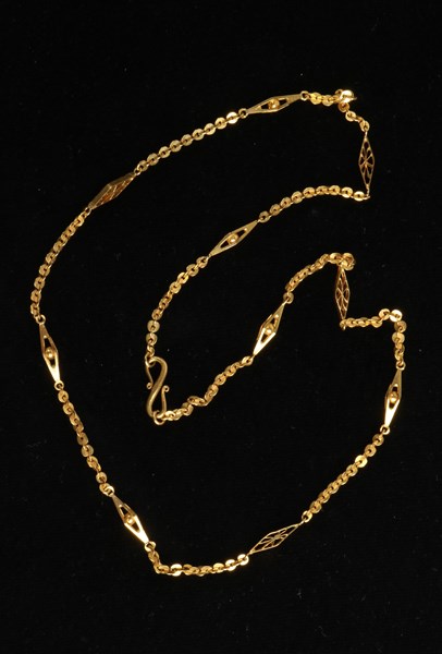 Lot 1003 - GOLD NECKLACE