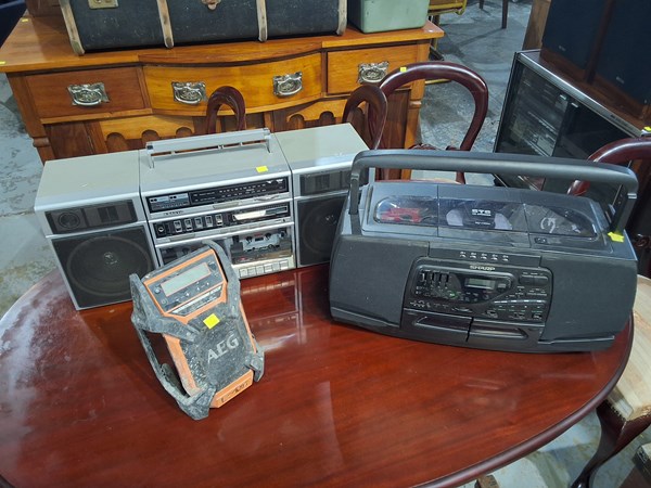 Lot 283 - STEREOS