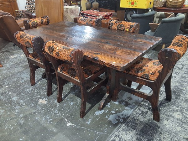 Lot 188 - DINING SUITE