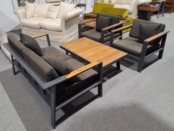 Lot 305 - OUTDOOR SETTING