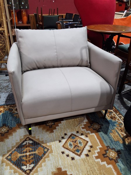 Lot 202 - ARMCHAIR