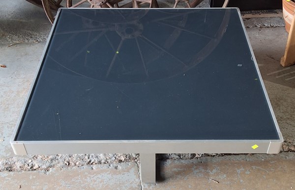 Lot 27 - COFFEE TABLE