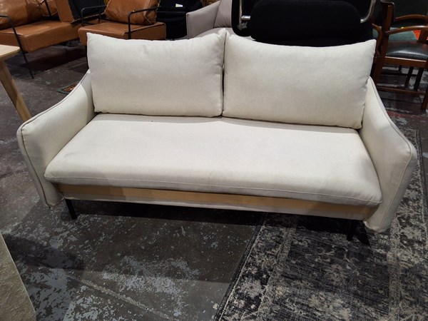 Lot 215 - LOUNGE