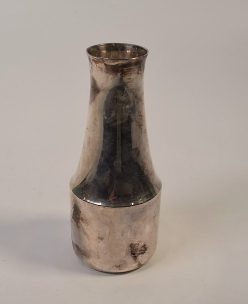 Lot 1059 - SILVER VASE