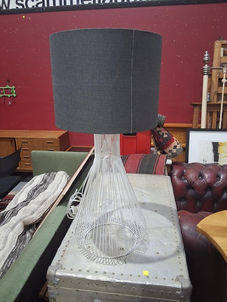 Lot 35 - TABLE LAMP