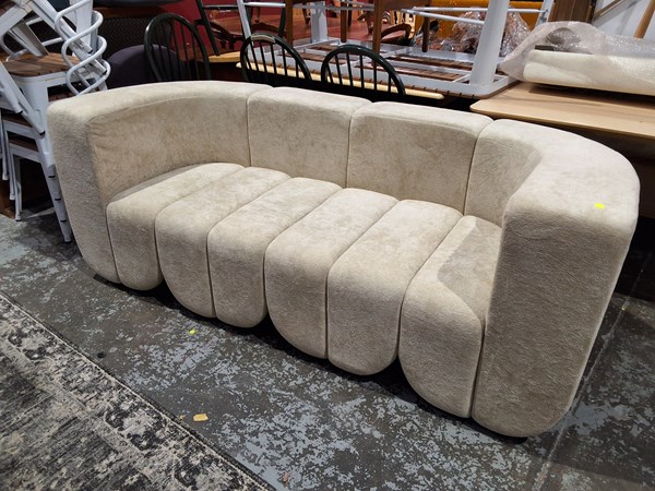 Lot 133 - LOUNGE