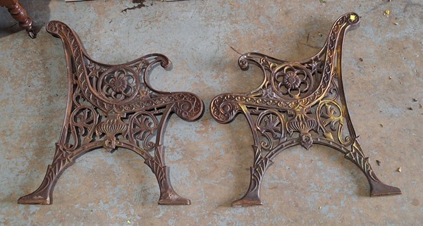 Lot 456 - BENCH ENDS