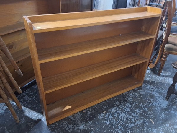 Lot 185 - BOOKSHELF