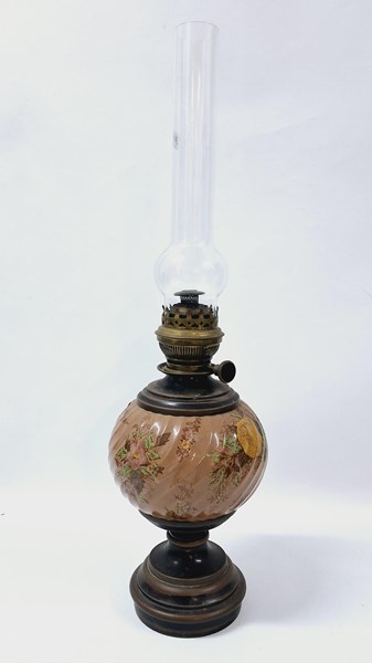 Lot 1335 - KEROSENE LAMP