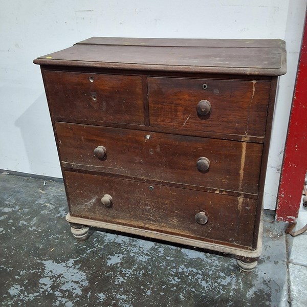 Lot 14 - CHEST OF DRAWERS