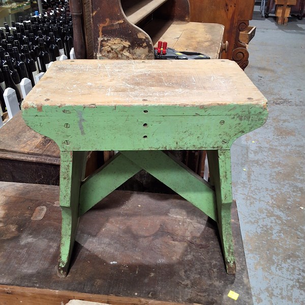 Lot 19 - MILKING STOOL