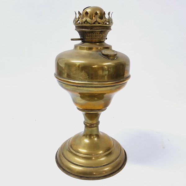 Lot 1317 - KEROSENE LAMP