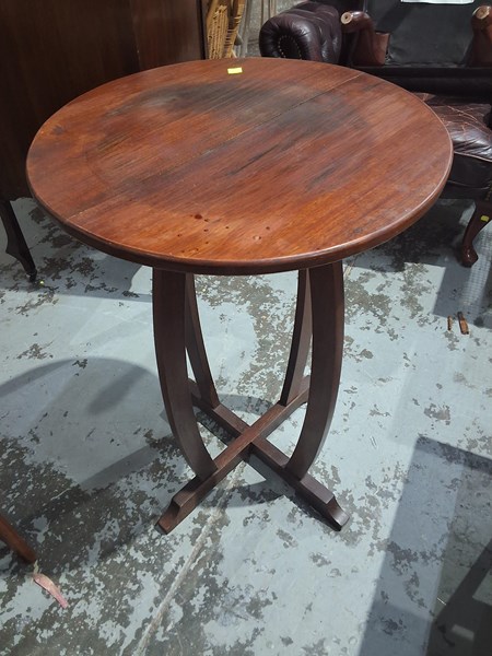 Lot 61 - LAMP TABLE