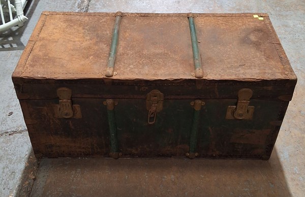 Lot 469 - TRUNK
