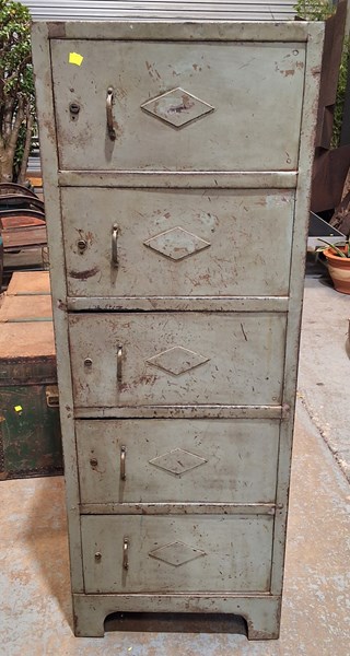 Lot 385 - LOCKER