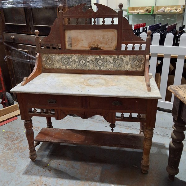 Lot 1 - WASHSTAND