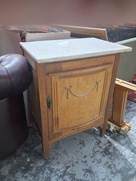 Lot 29 - CABINET