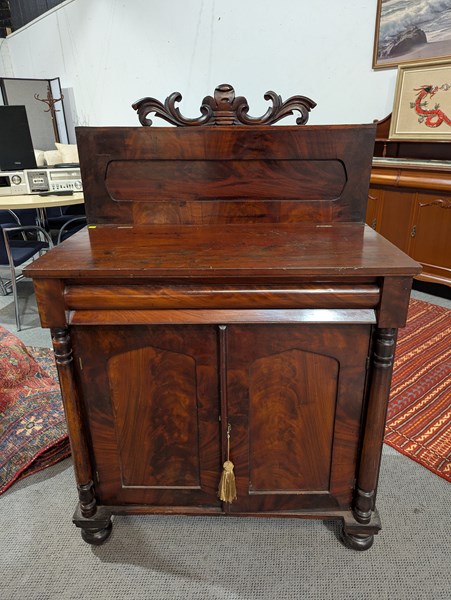 Lot 156 - CHIFFONIER
