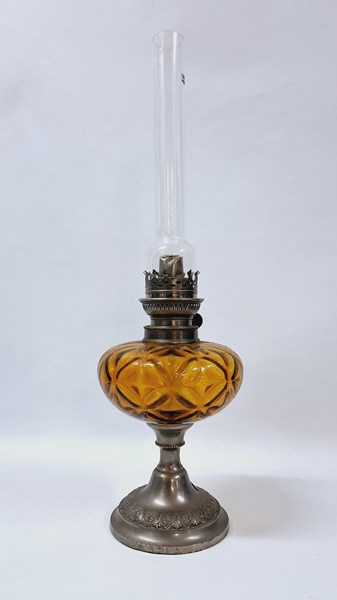 Lot 1340 - KEROSENE LAMP