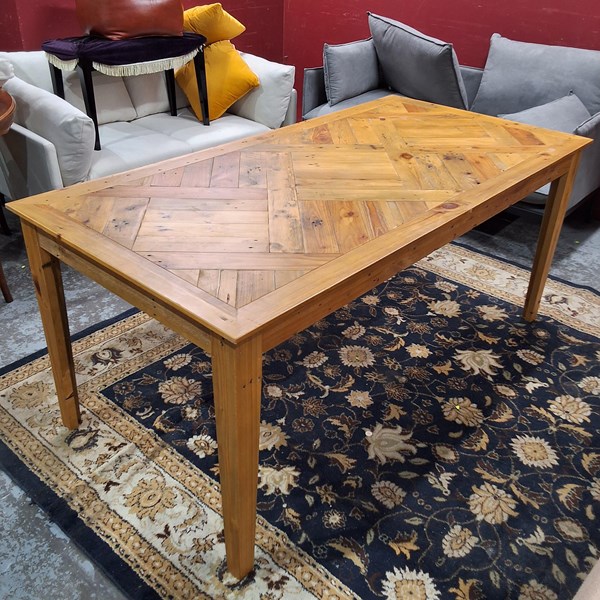Lot 84 - DINING TABLE