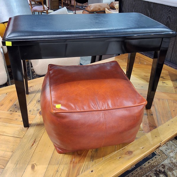 Lot 87 - STOOLS