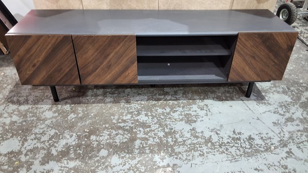 Lot 132 - ENTERTAINMENT UNIT