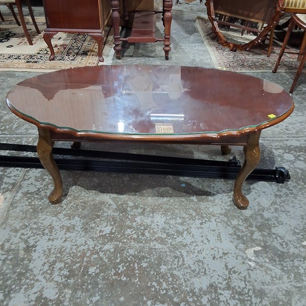 Lot 166 - COFFEE TABLE