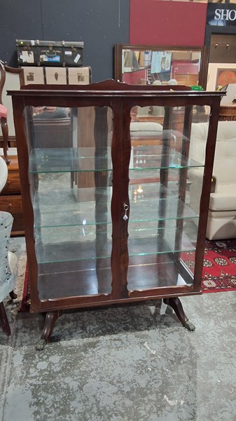 Lot 178 - DISPLAY CABINET