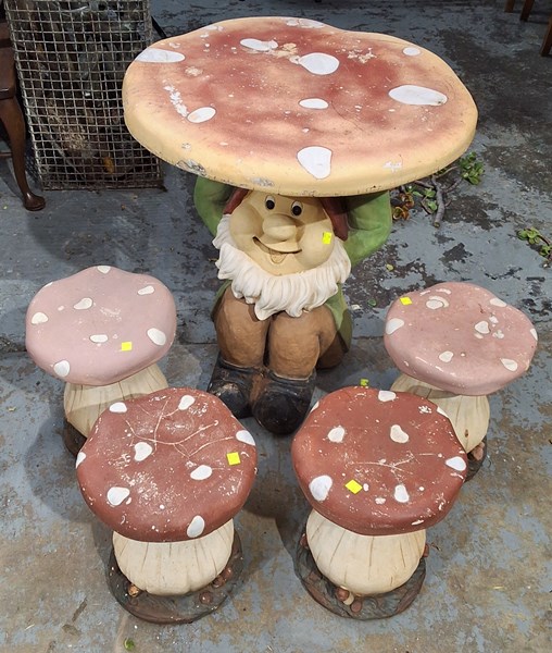 Lot 412 - OUTDOOR SETTING