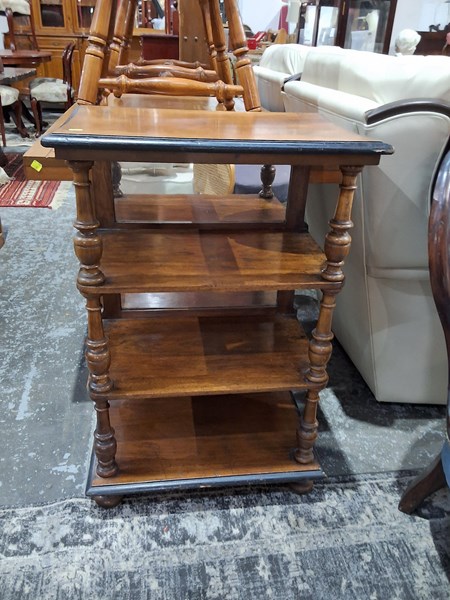 Lot 142 - DISPLAY SHELF