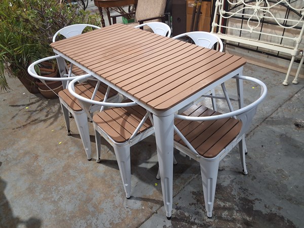 Lot 414 - OUTDOOR SETTING