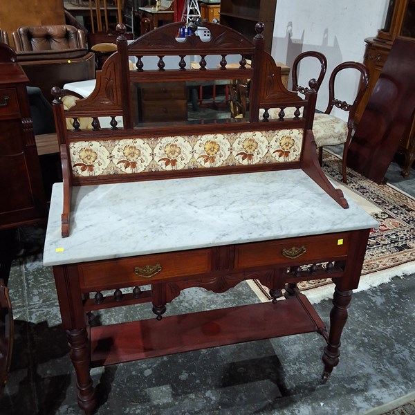 Lot 176 - WASH STAND