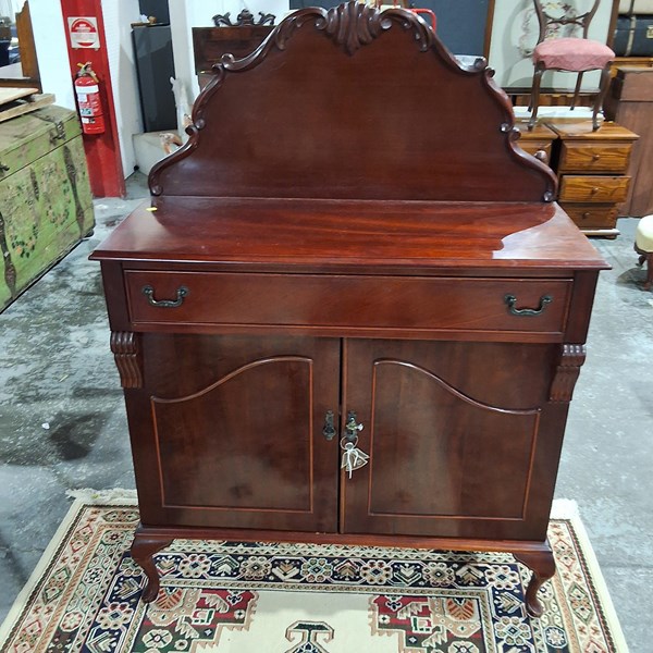 Lot 191 - CHIFFONIER
