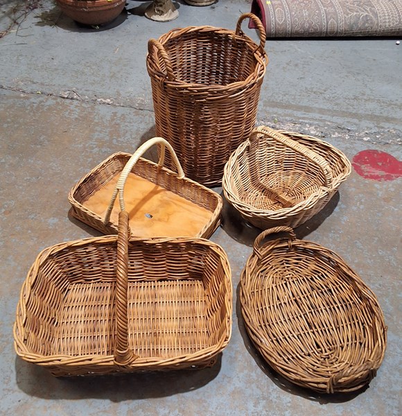 Lot 421 - BASKET LOT
