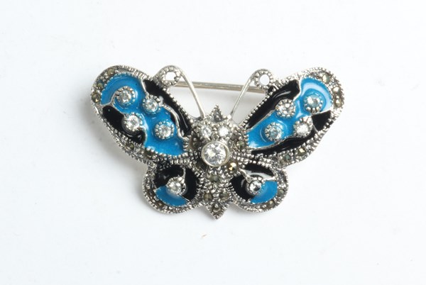 Lot 1057 - SILVER BROOCH
