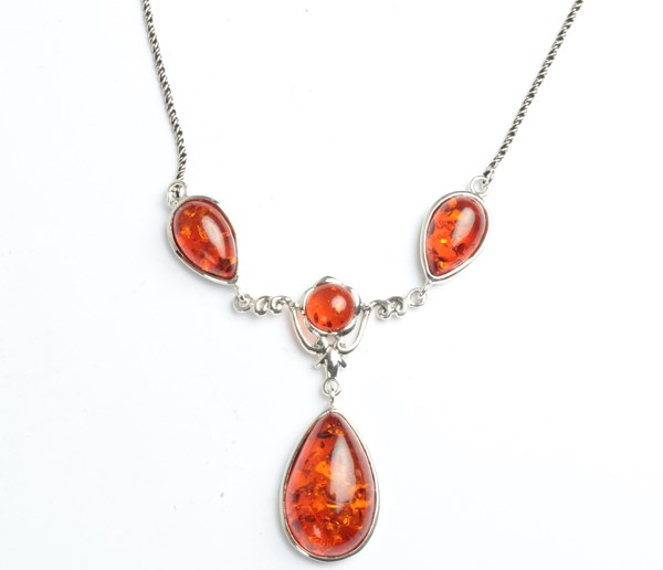 Lot 1066 - SILVER NECKLACE