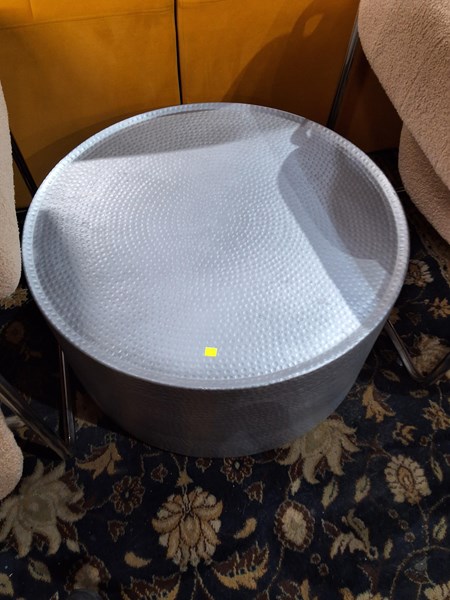 Lot 89 - COFFEE TABLE