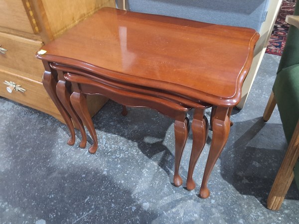 Lot 359 - NESTING TABLES