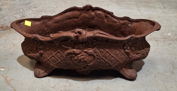 Lot 446 - GARDEN PLANTER
