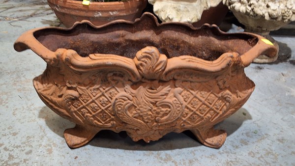 Lot 445 - GARDEN PLANTER