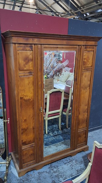 Lot 115 - WARDROBE