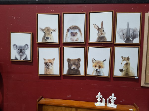 Lot 31 - WALL DECOR