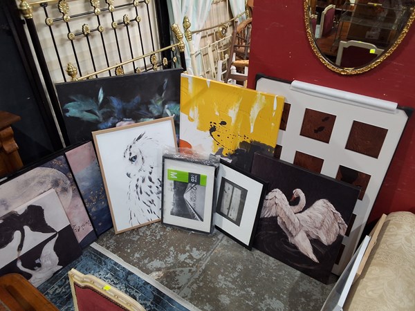 Lot 100 - WALL DECOR