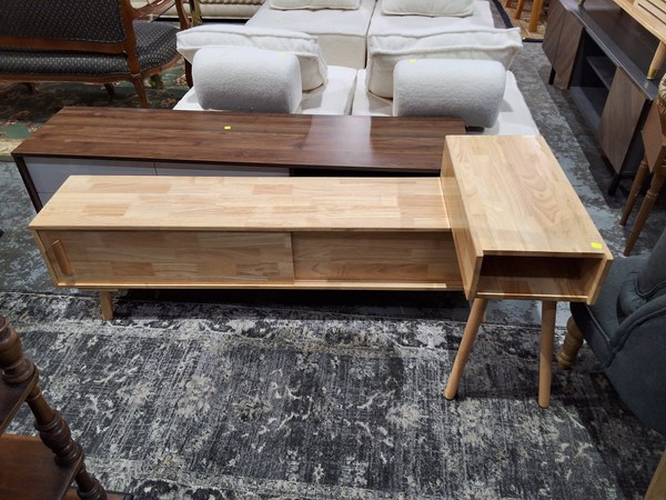 Lot 128 - LOWLINE CABINET