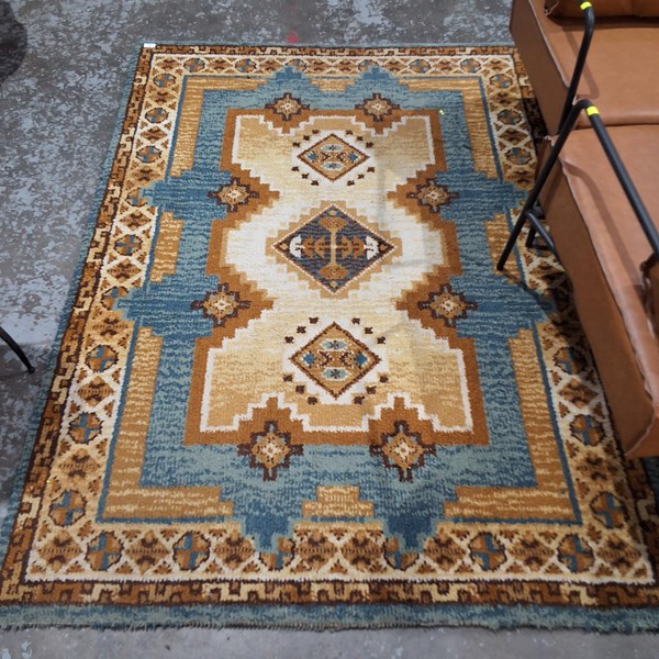 Lot 64 - RUG