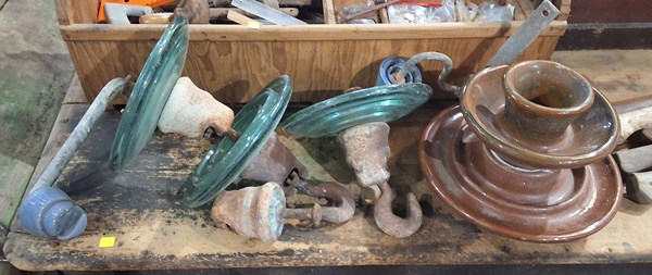 Lot 269 - INSULATORS