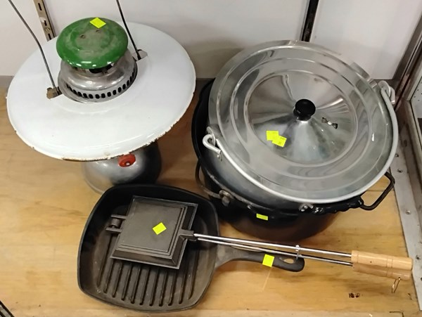 Lot 1326 - CAMPING KITCHENWARE